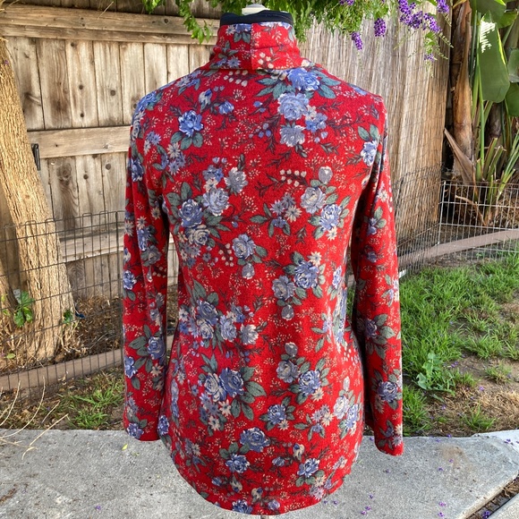 Gorgeous Red Floral V Neck by Suzanne Betro - Picture 4 of 6